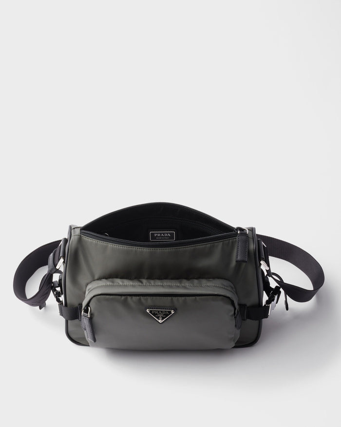 Sac de taille moyenne porté épaule en Re-Nylon et cuir Saffiano
